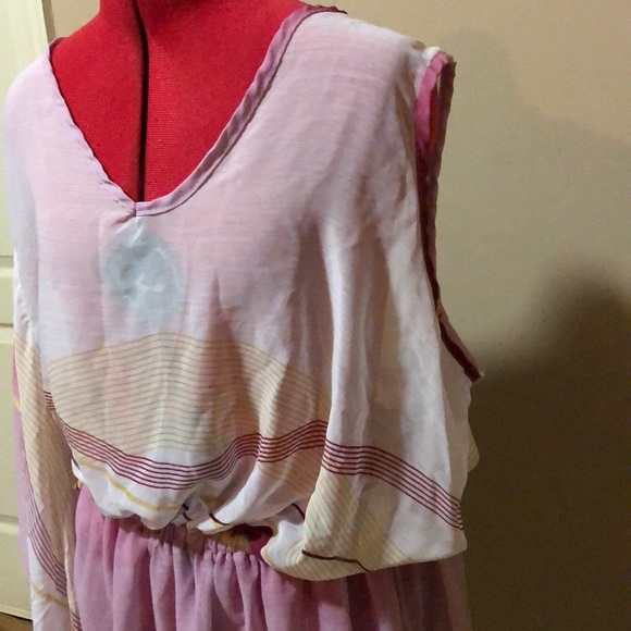 Beautiful slightly sheer shirt❤️ - Picture 3 of 4